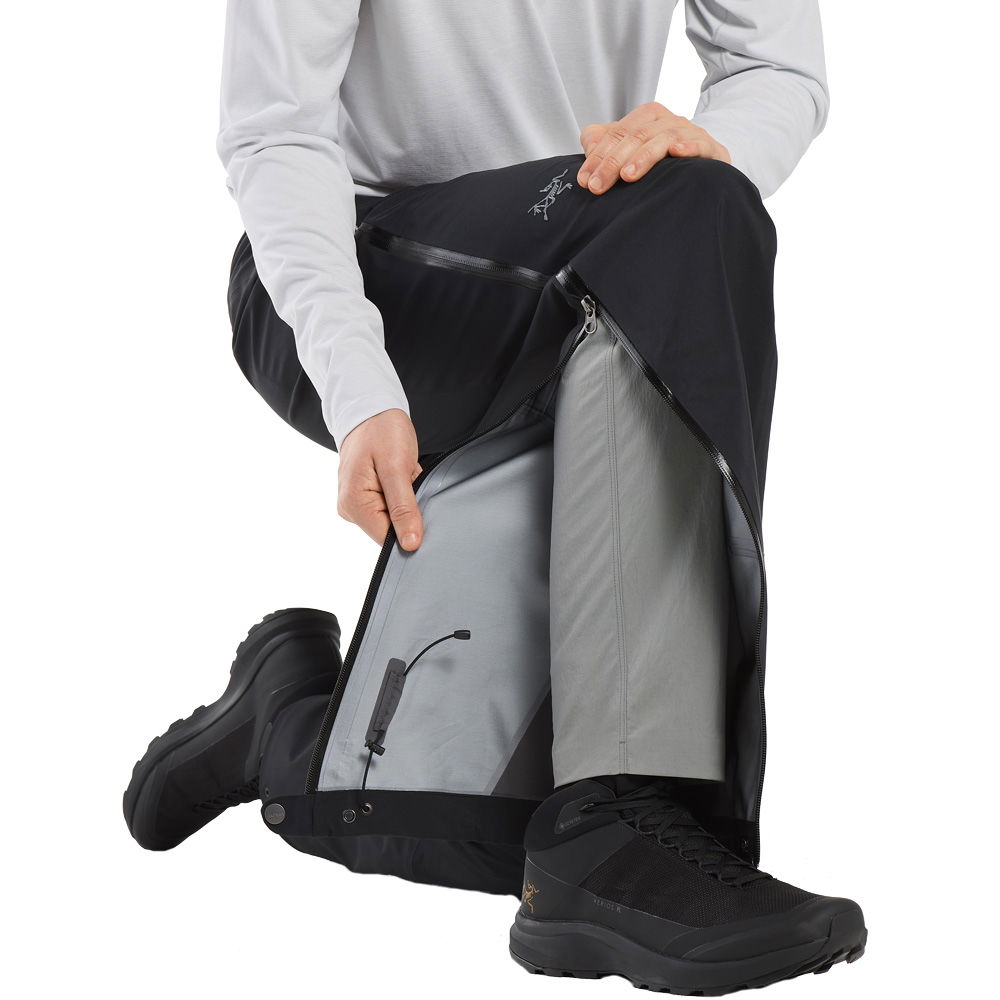 Arc'teryx - Beta Hardshell Pants Men black at Sport Bittl Shop